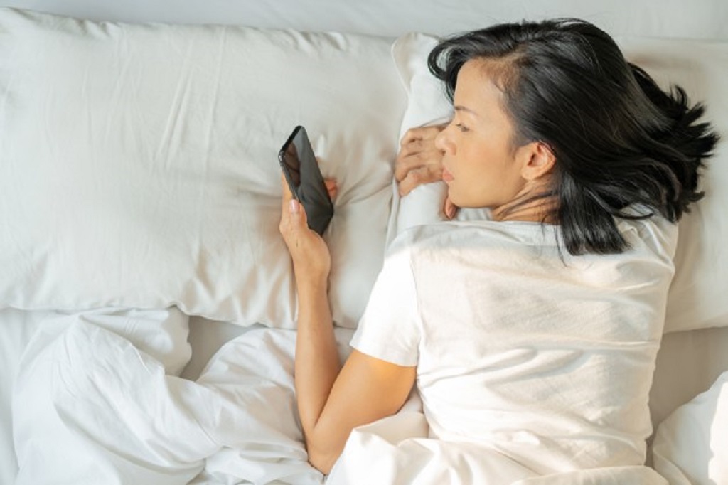 7 Cara Mengatasi Sulit Tidur di Tempat Baru